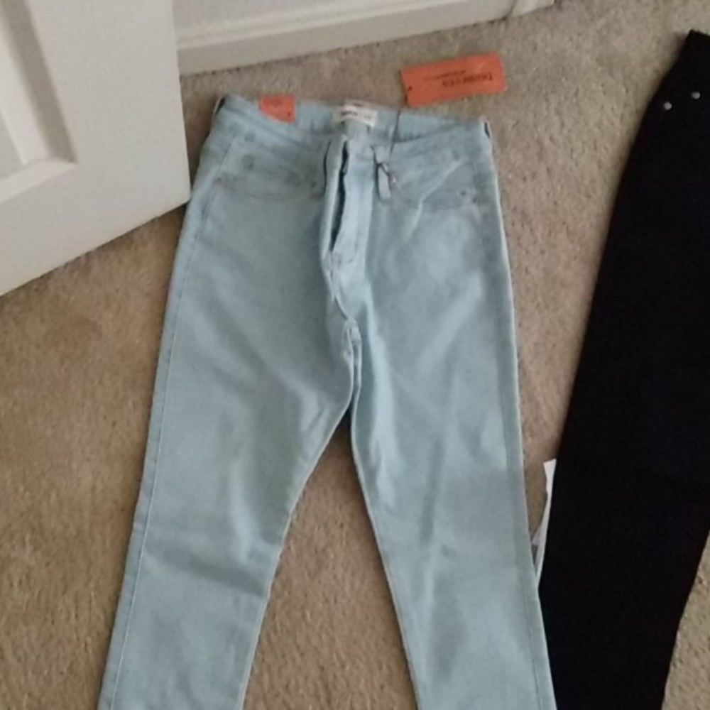 Jean Bundle - Picture 4 of 4